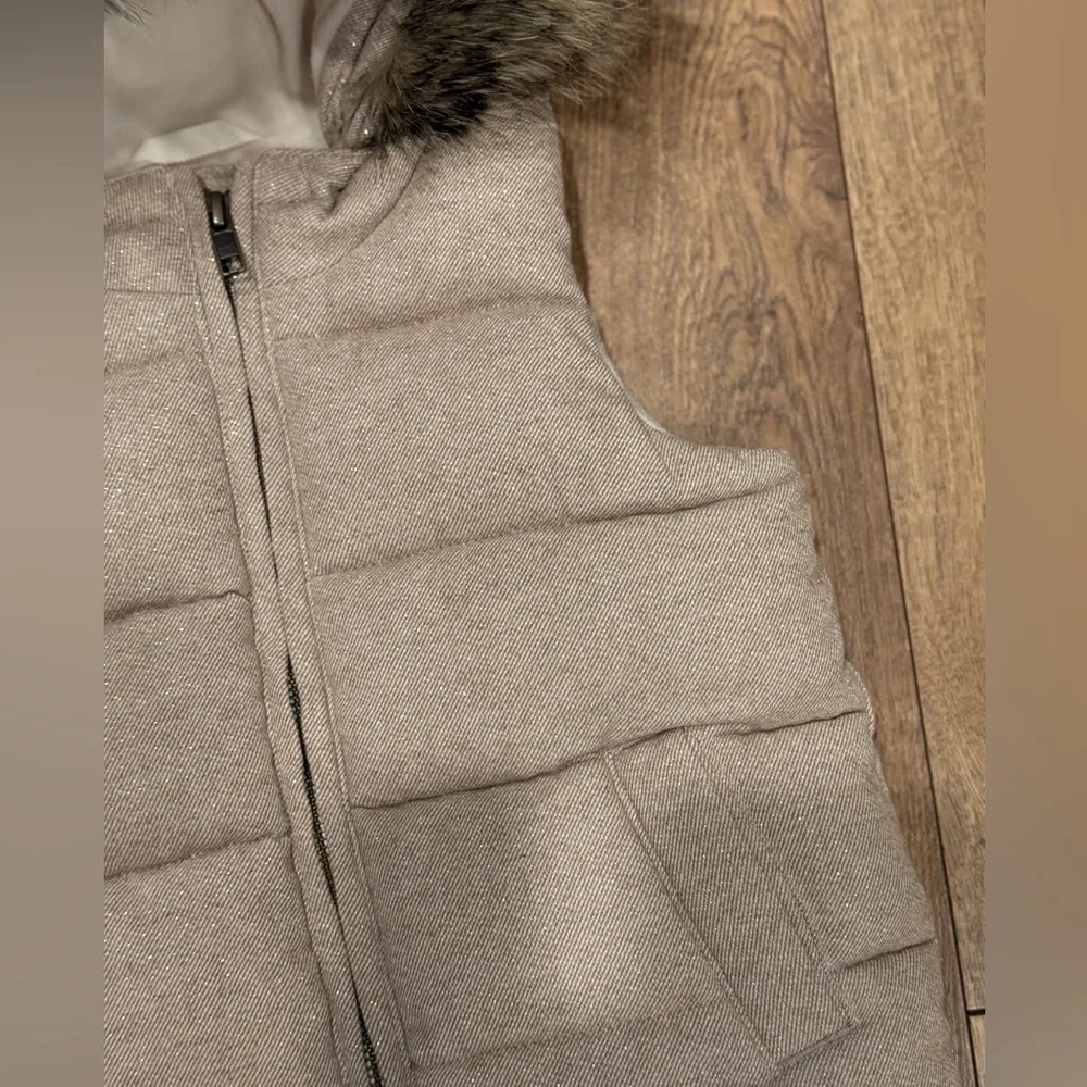 GAP Girls Cream Faux Fur Hooded Vest - Picture 3 of 10